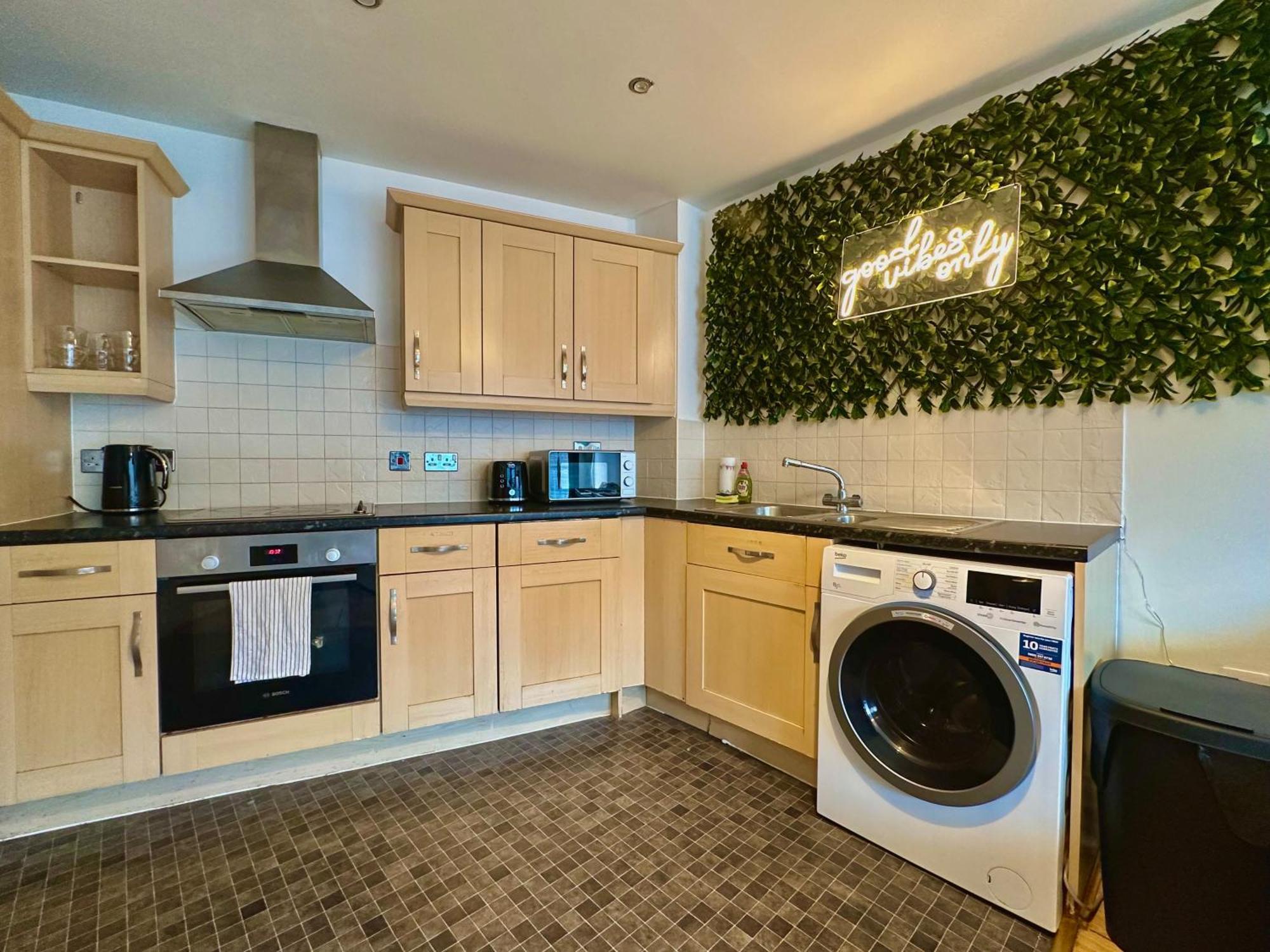 Watford Serviced Apartment, Free Parking, City Centre Exterior photo